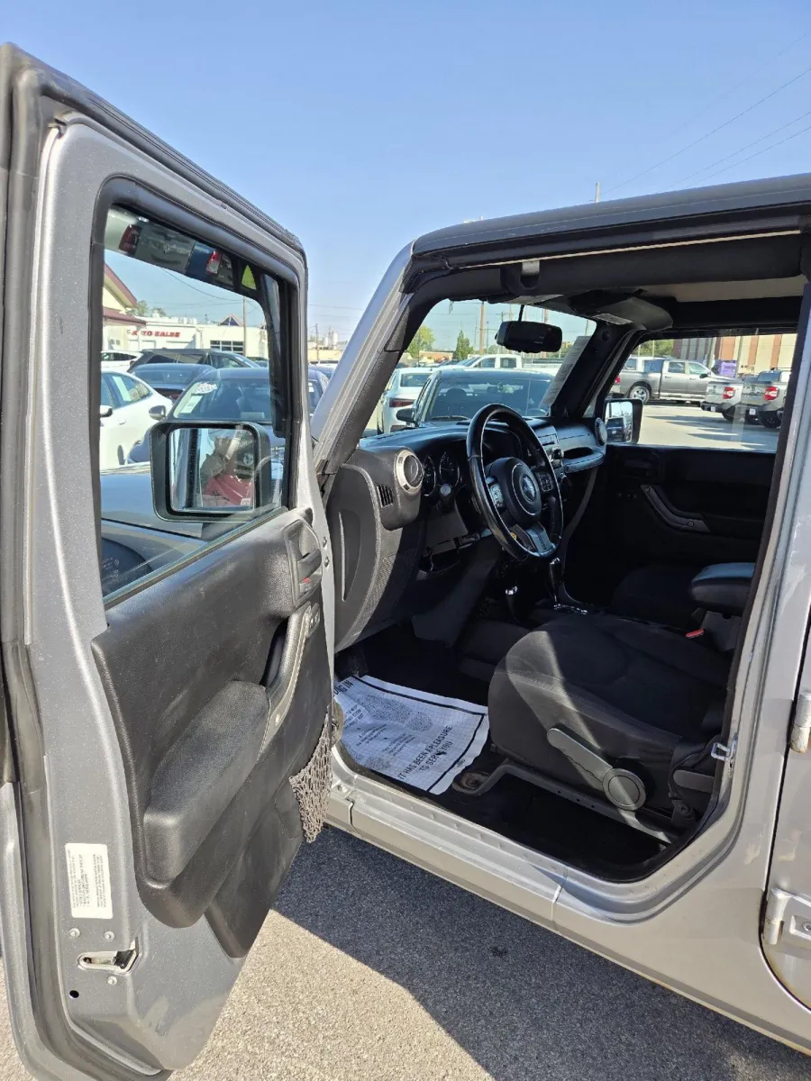Jeep Wrangler photo 13