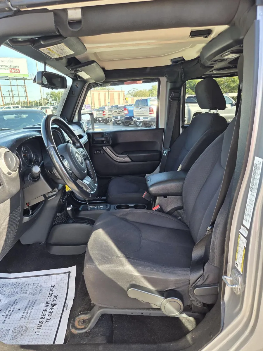 Jeep Wrangler photo 14