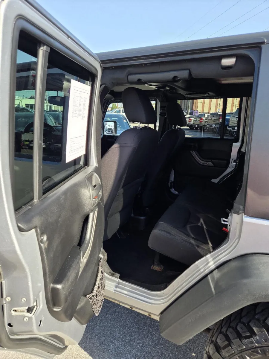 Jeep Wrangler photo 15