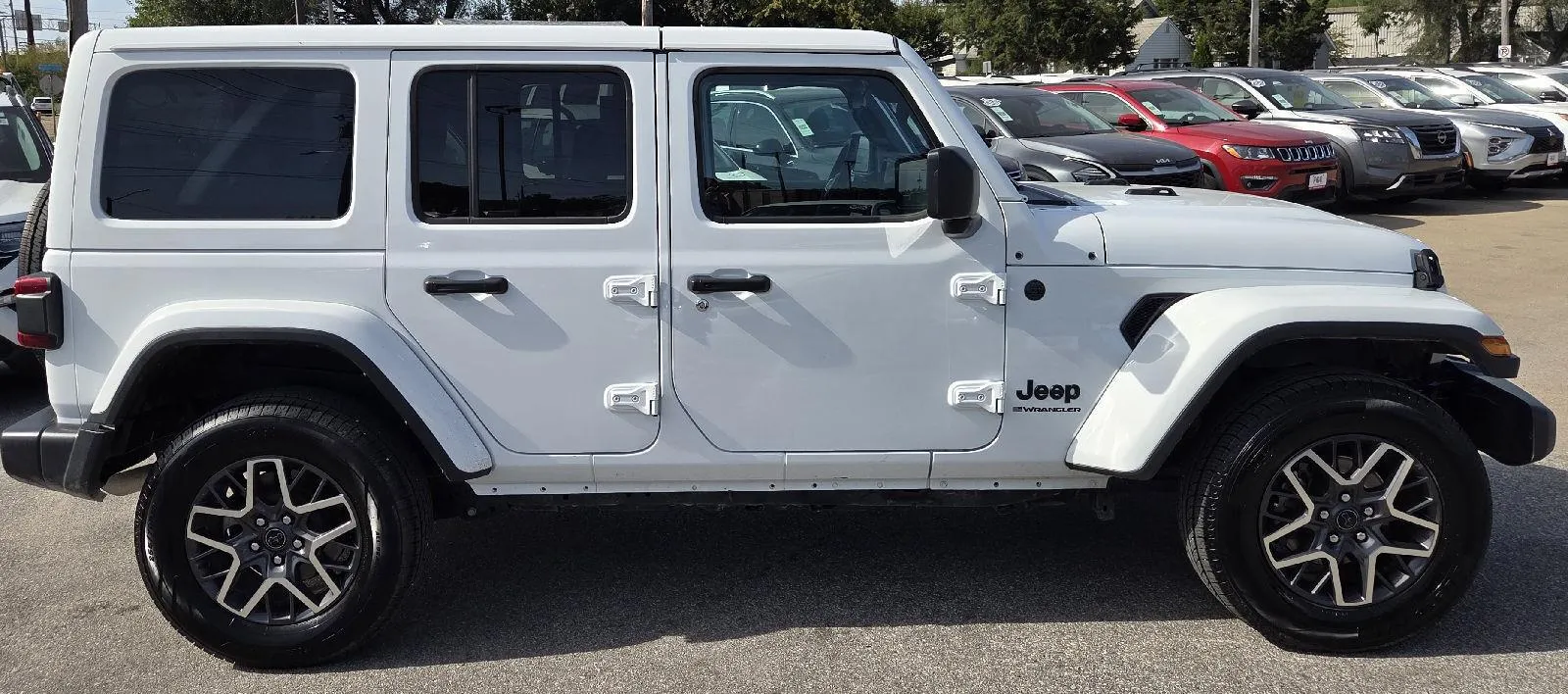 2025 Jeep Wrangler Sahara photo 6
