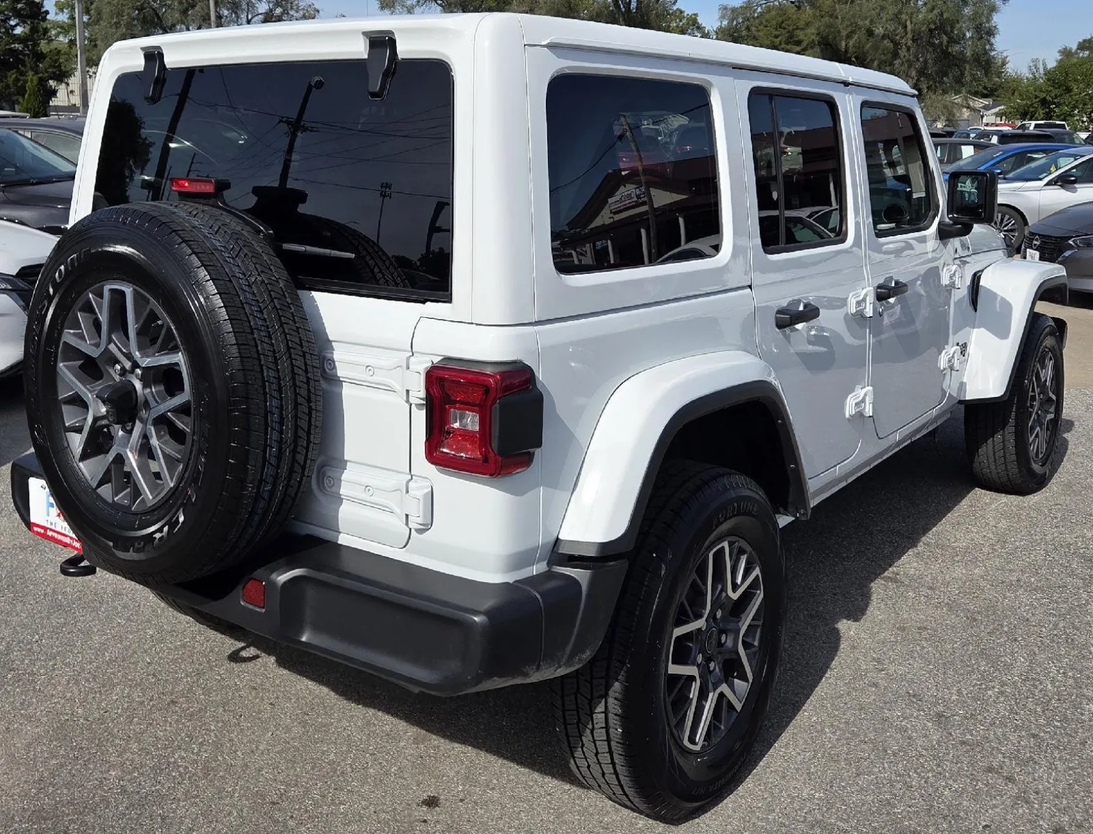 2025 Jeep Wrangler Sahara photo 7