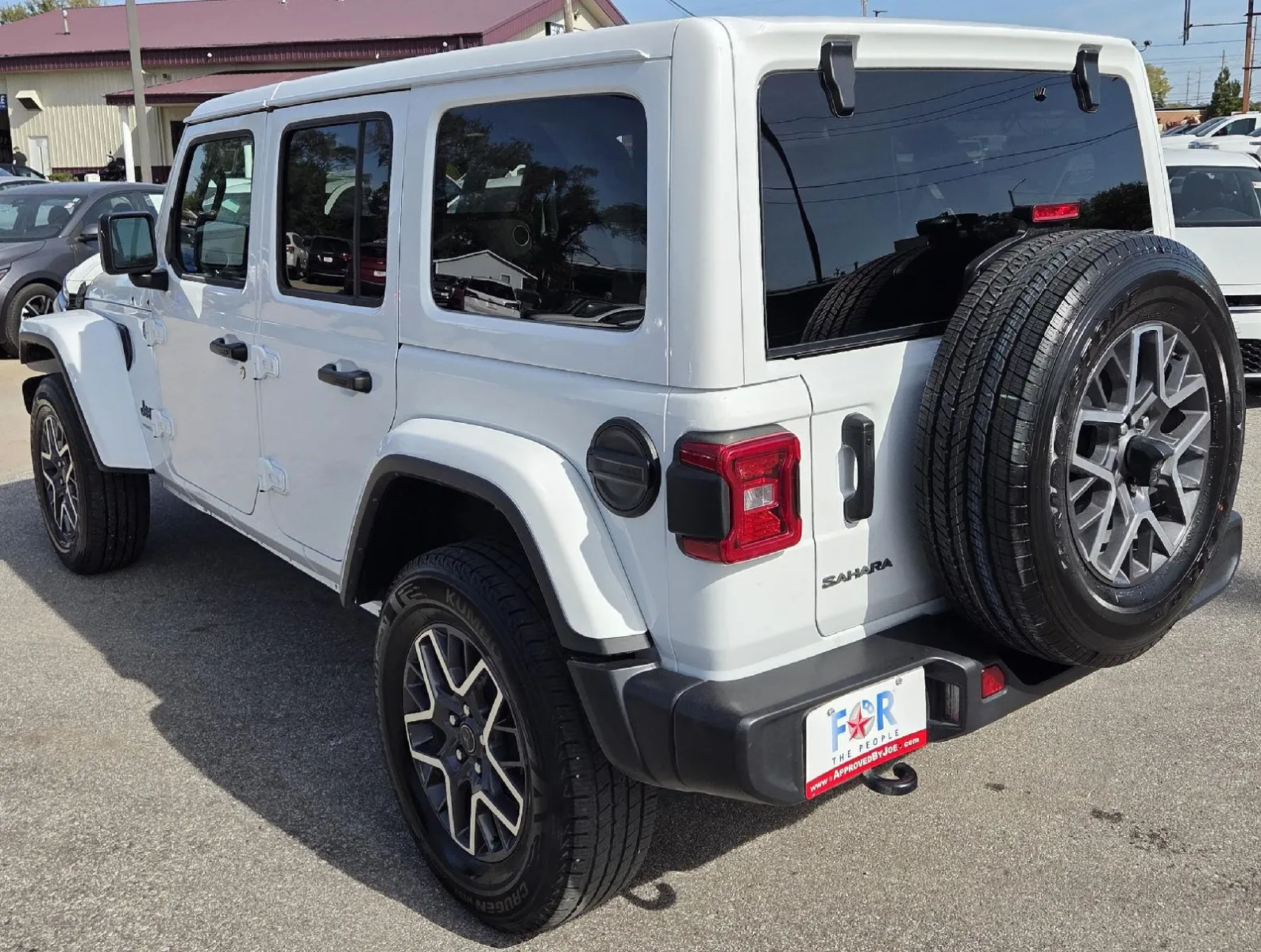 2025 Jeep Wrangler Sahara photo 8