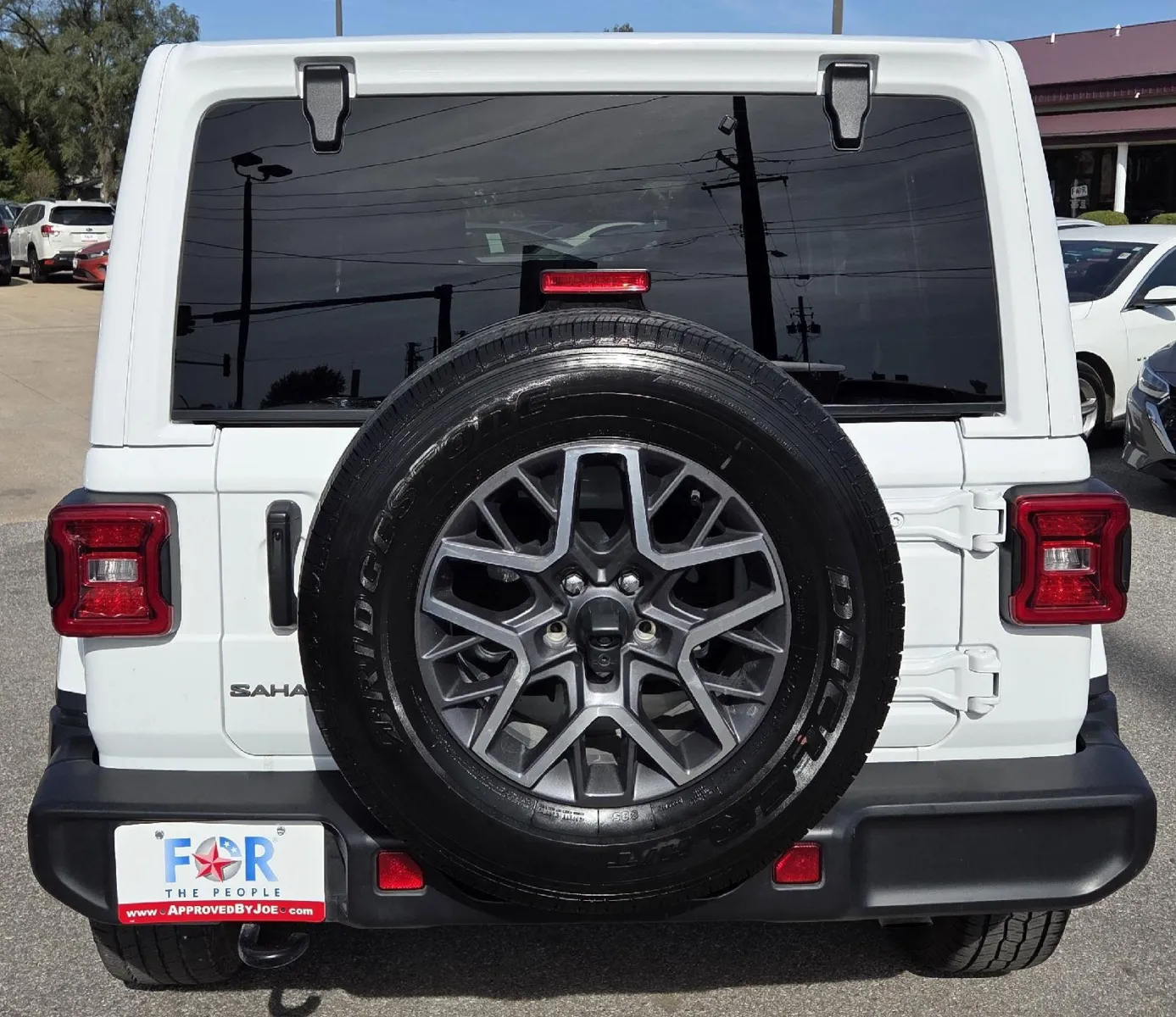 2025 Jeep Wrangler Sahara photo 9