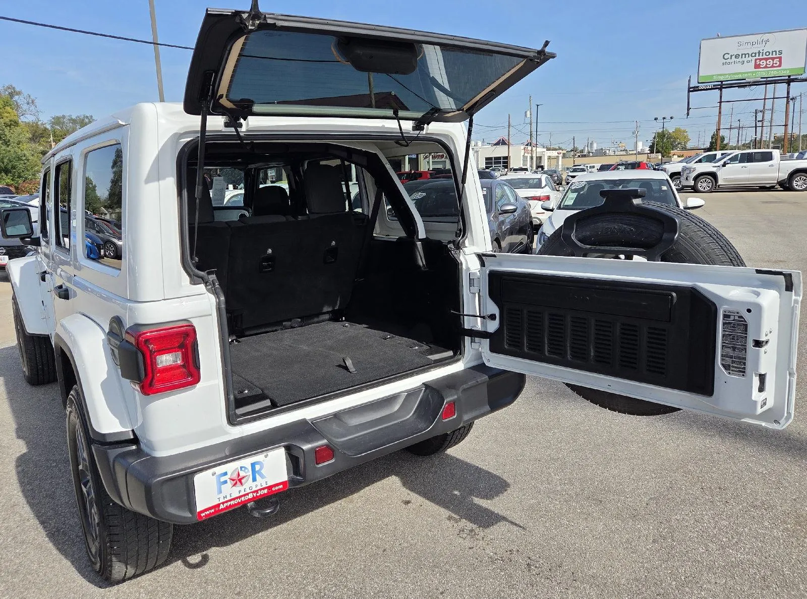 2025 Jeep Wrangler Sahara photo 10