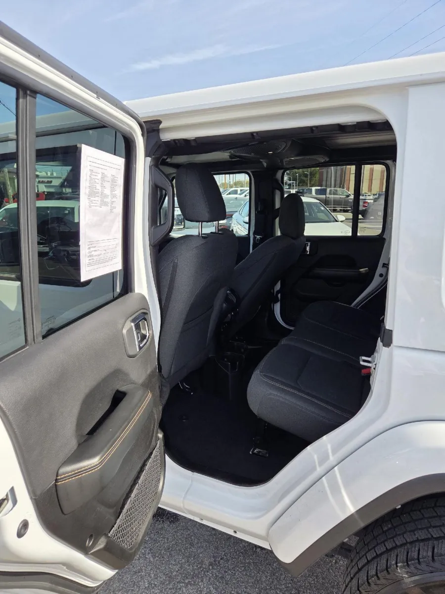 2025 Jeep Wrangler Sahara photo 15