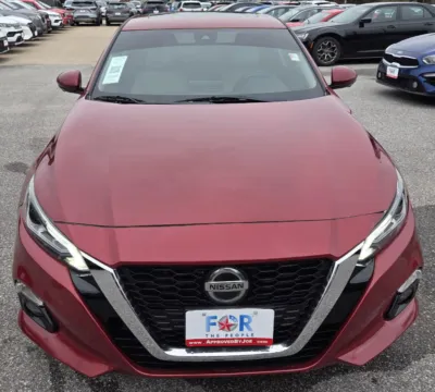 Another view of 2019 Nissan Altima 2.0 Platinum for sale in Des Moines, IA at Capital City Motor Company
