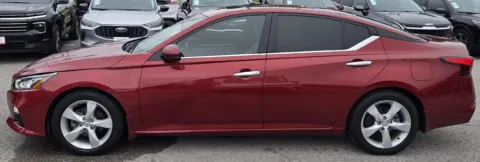 More photos of 2019 Nissan Altima 2.0 Platinum at Capital City Motor Company, IA