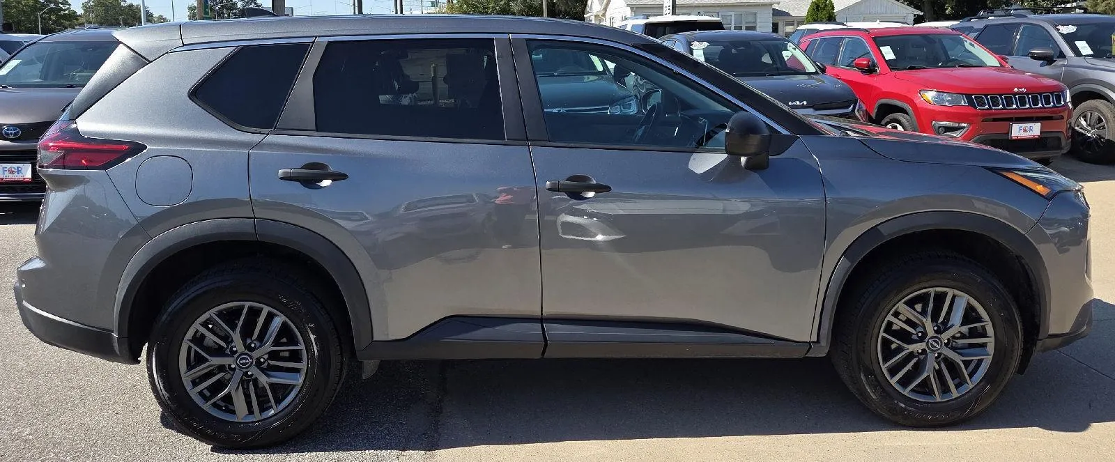 2024 Nissan Rogue S photo 6