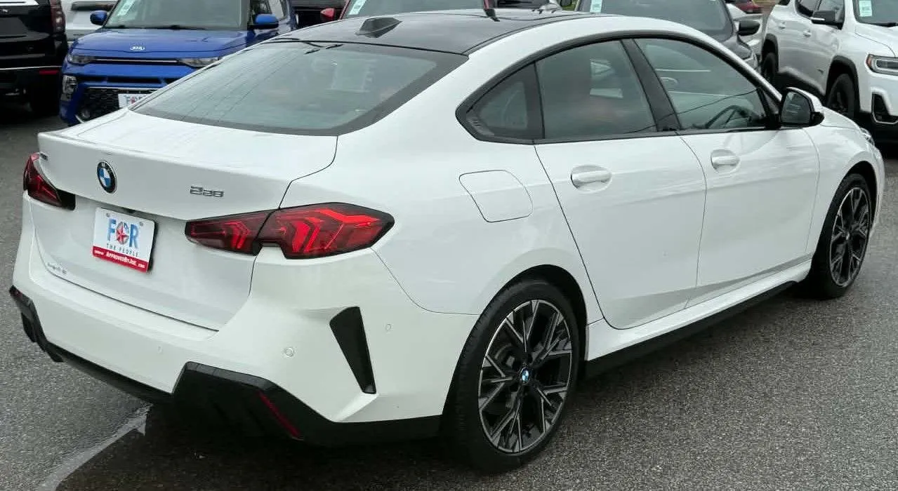 BMW 2 Series photo 8