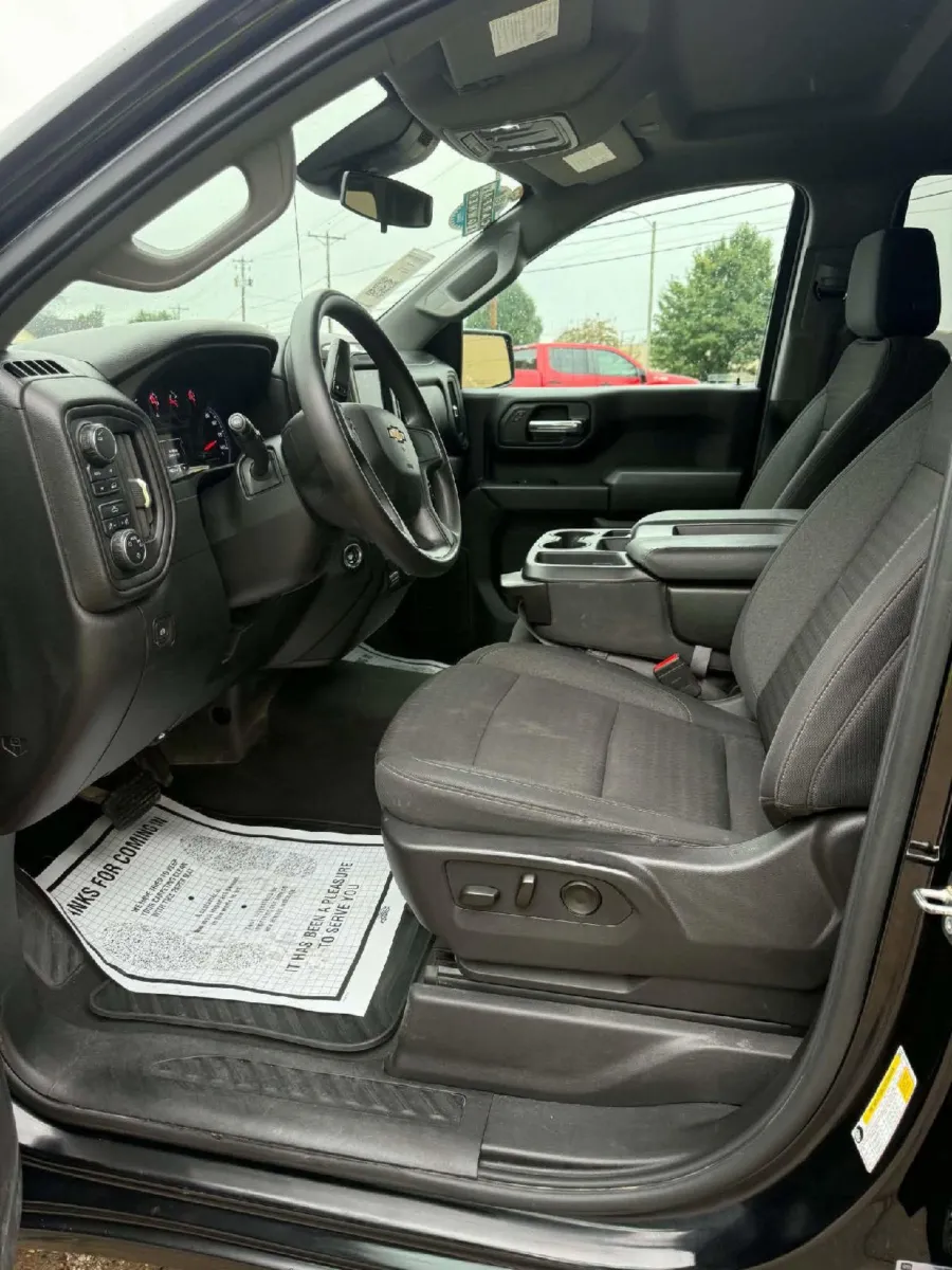 Chevrolet Silverado photo 11