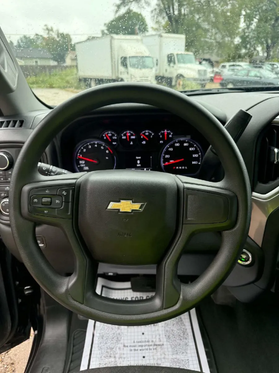 Chevrolet Silverado photo 16