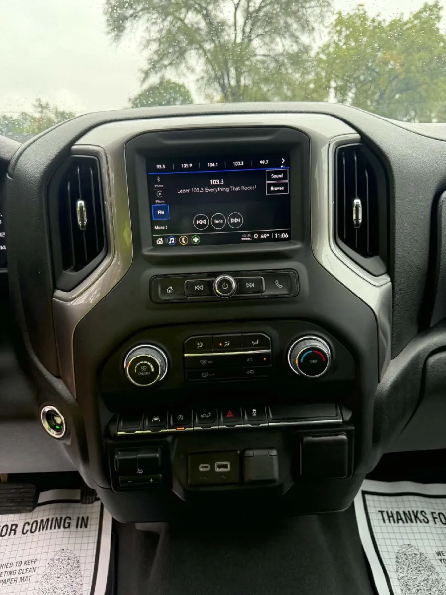 Chevrolet Silverado photo 18