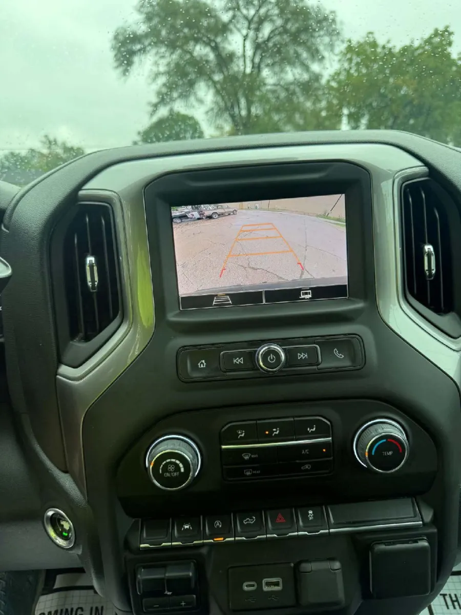 Chevrolet Silverado photo 19