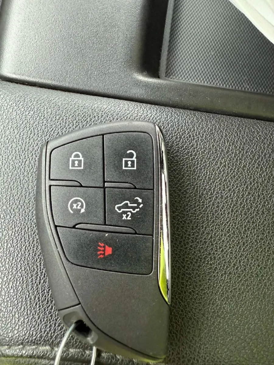 Chevrolet Silverado photo 21