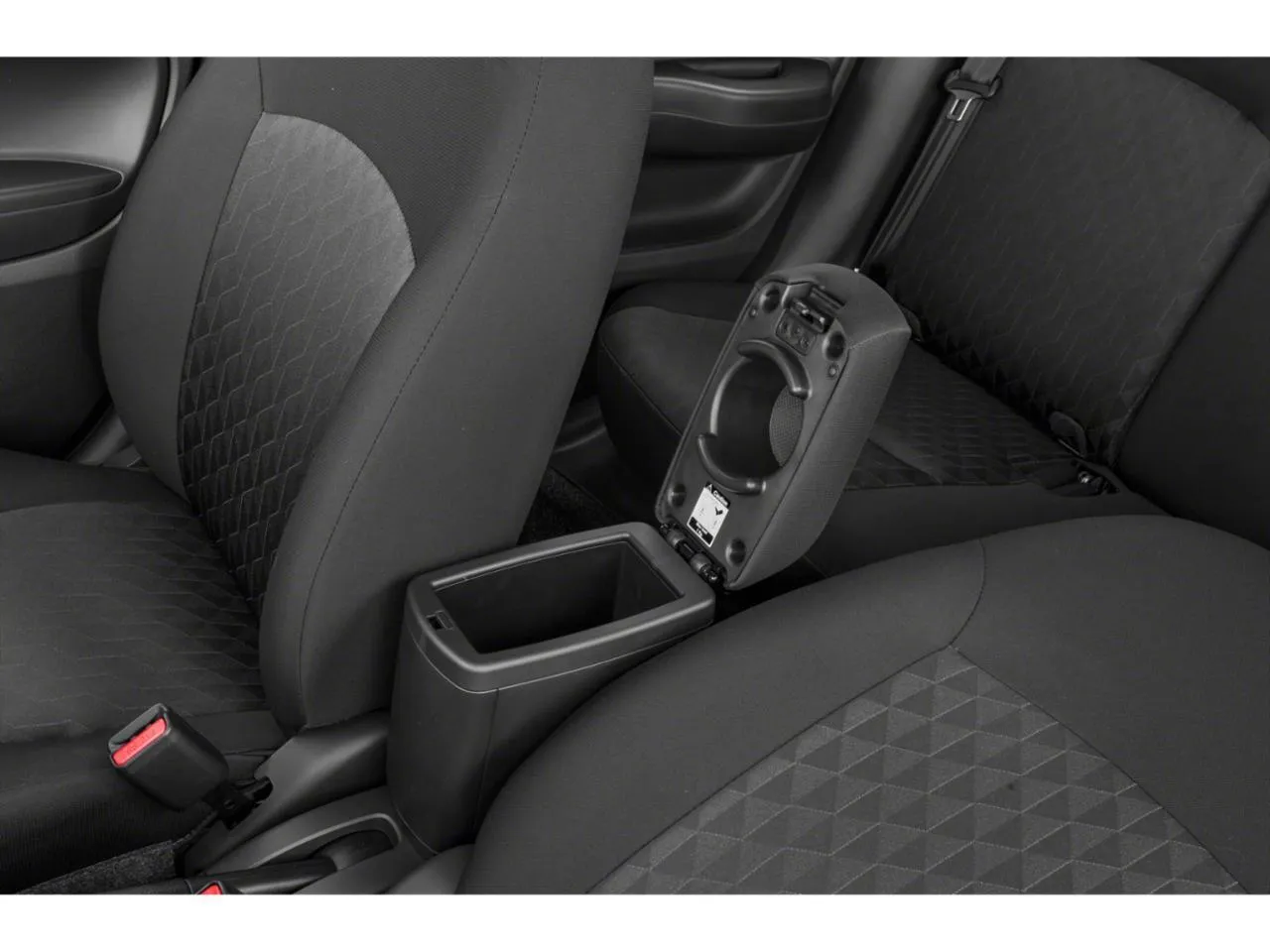 Mitsubishi Mirage photo 9