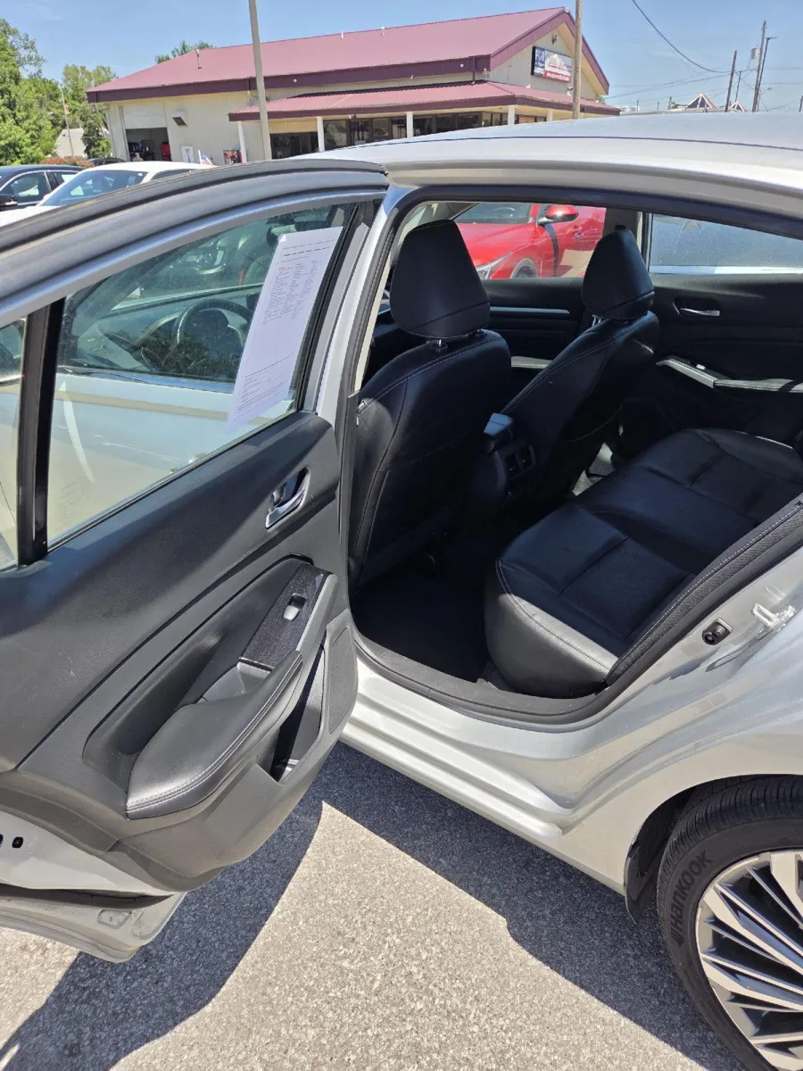 Nissan Altima photo 18