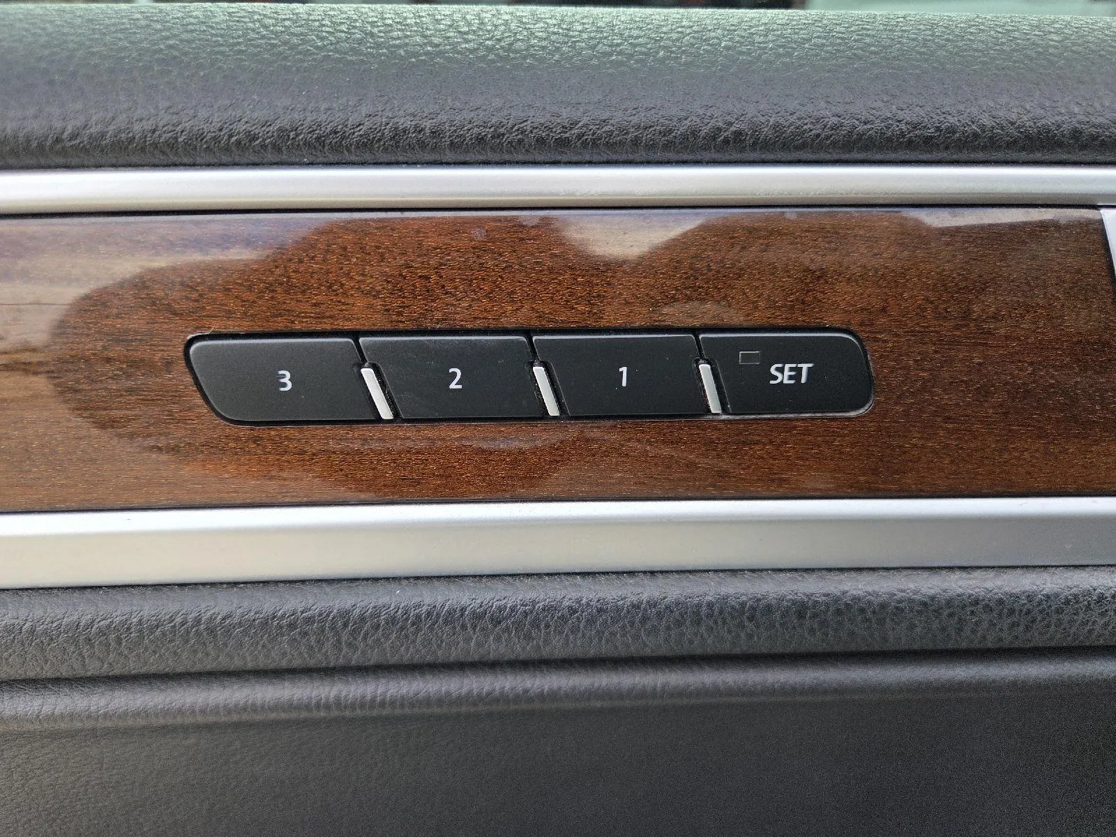 2016 Volkswagen Touareg Lux photo 15