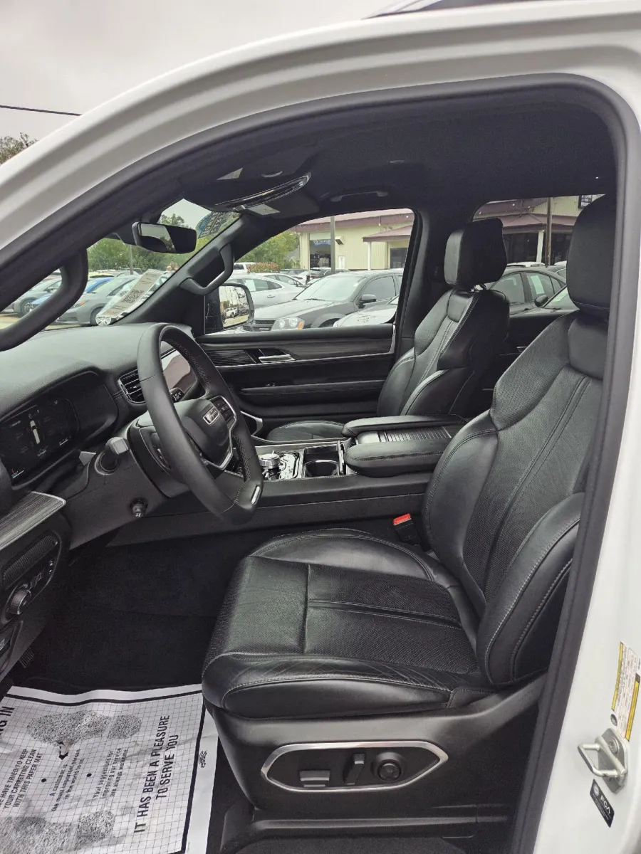 2024 Jeep Wagoneer Series III photo 14