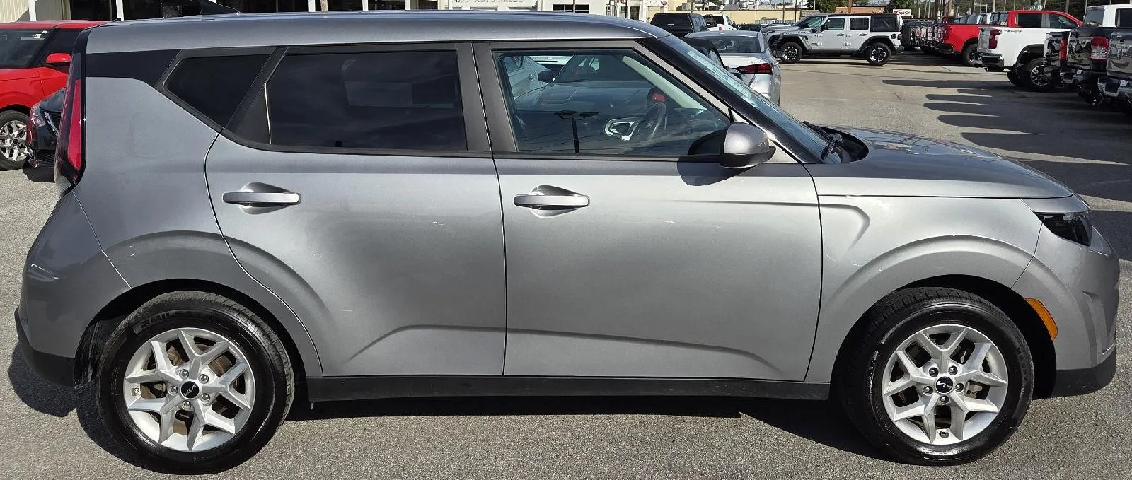 2024 Kia Soul LX photo 5