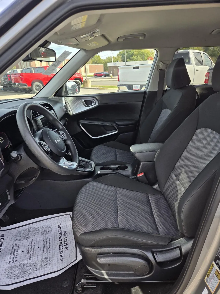 2024 Kia Soul LX photo 13