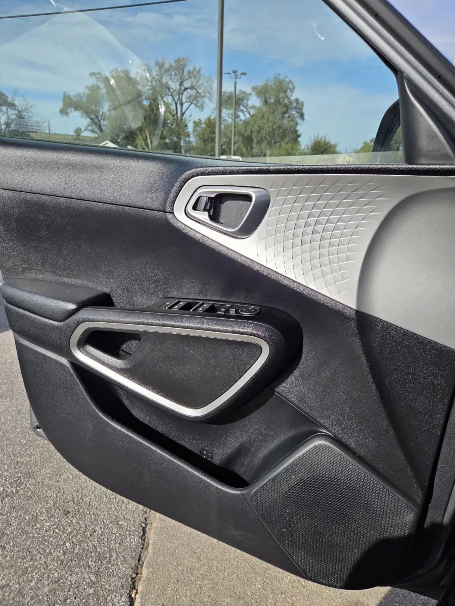 2024 Kia Soul LX photo 14