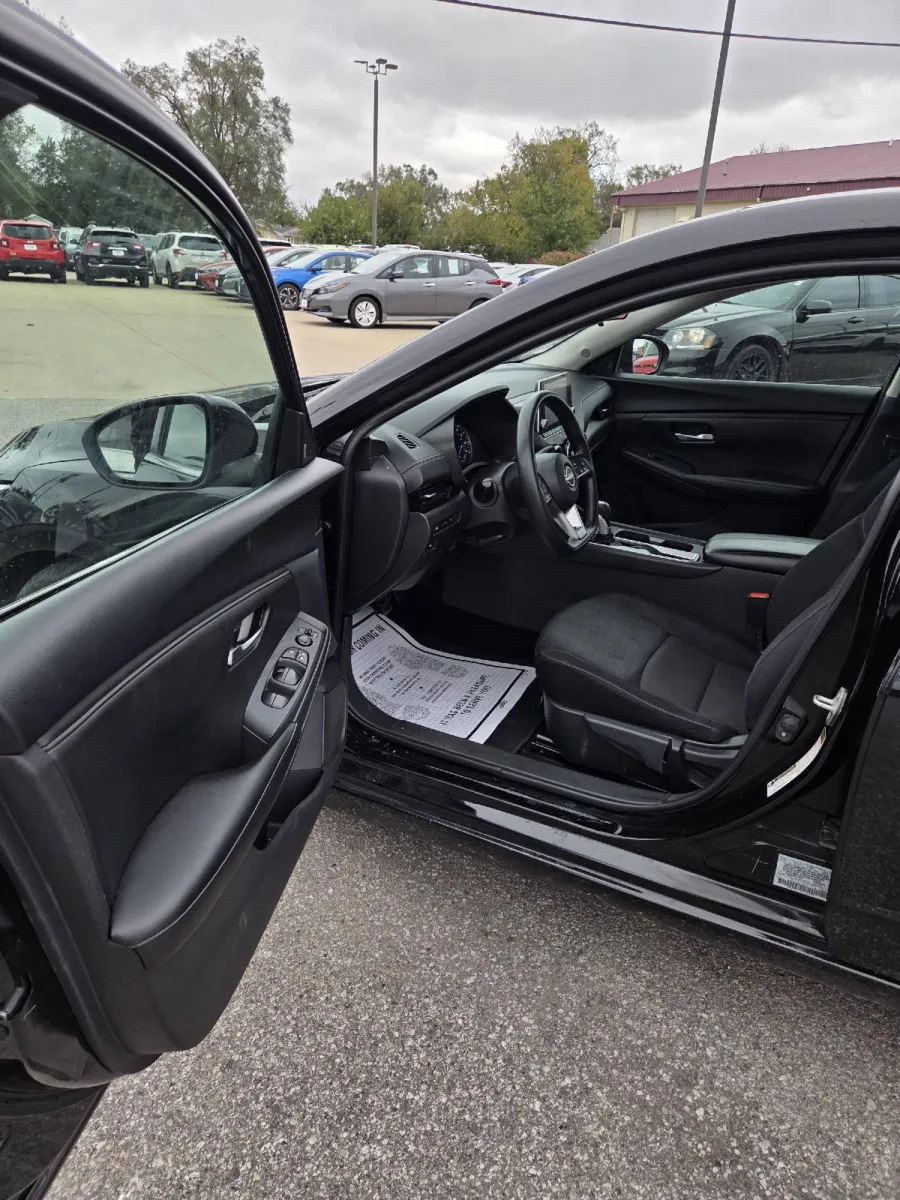 2024 Nissan Sentra SV photo 13