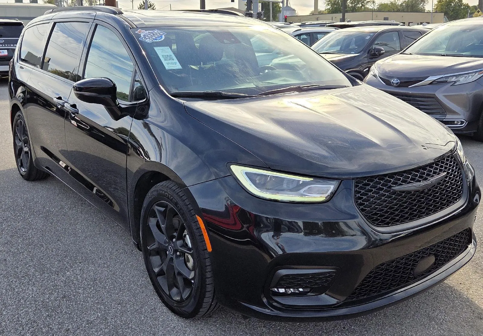 2025 Chrysler Pacifica Limited photo 2
