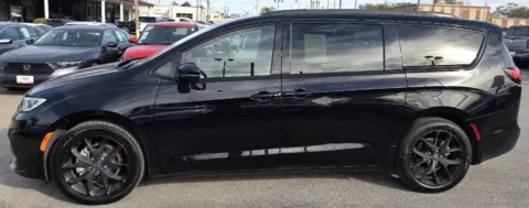 More photos of 2025 Chrysler Pacifica Limited at Capital City Motor Company, IA