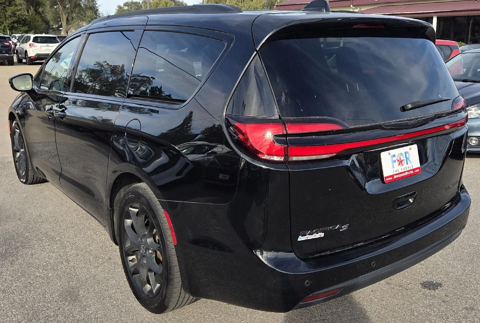 2025 Chrysler Pacifica Limited photo 8