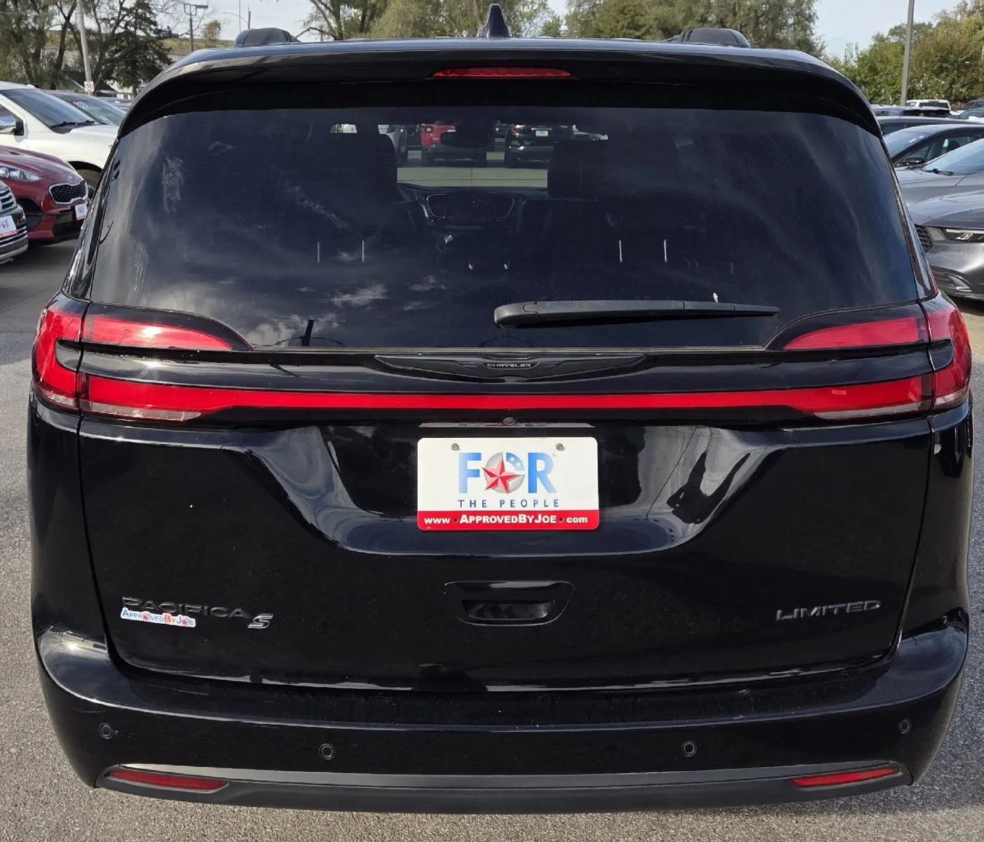 2025 Chrysler Pacifica Limited photo 9