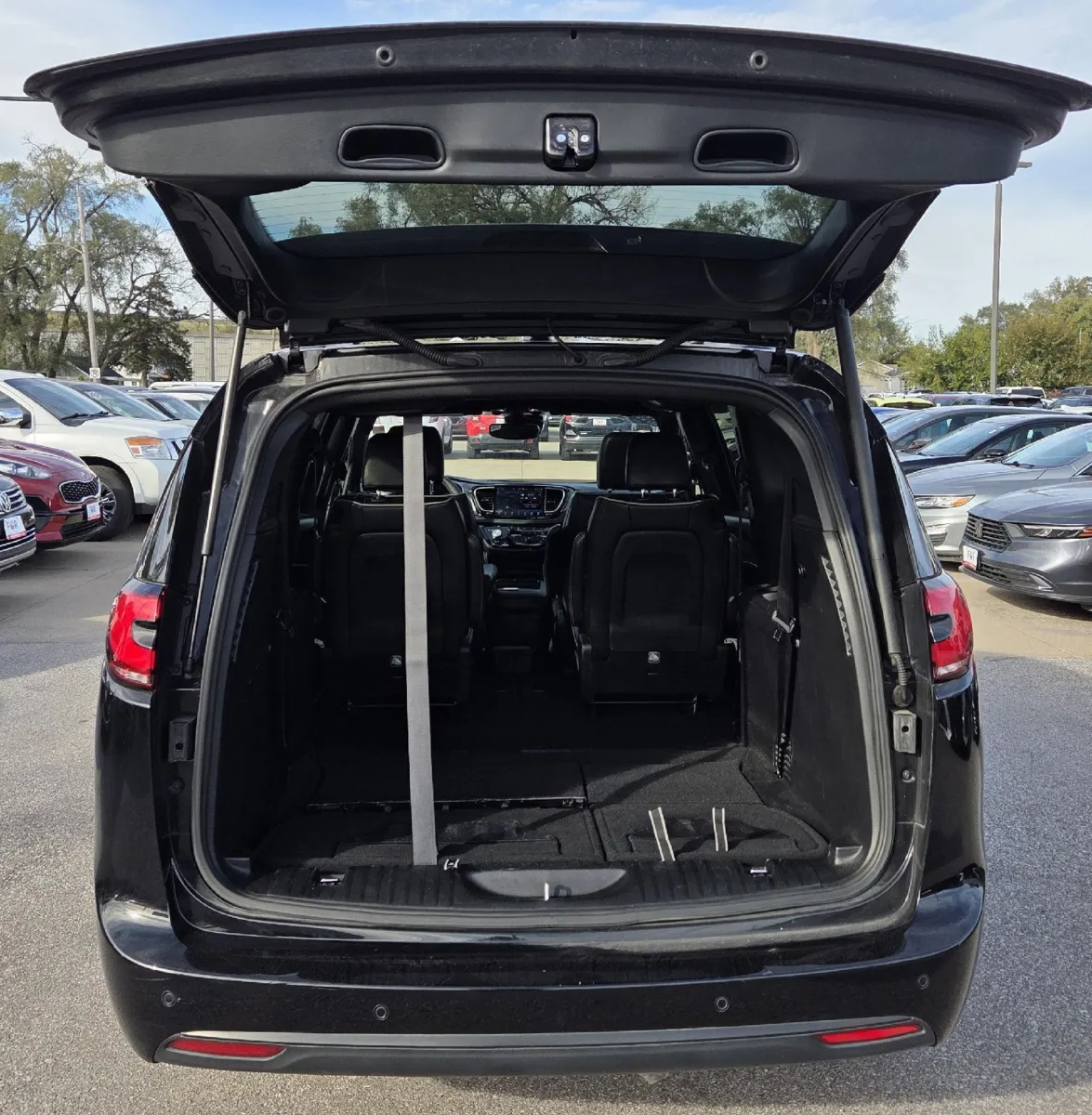 2025 Chrysler Pacifica Limited photo 10
