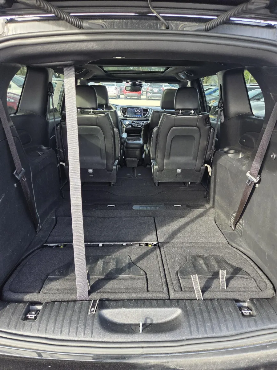 2025 Chrysler Pacifica Limited photo 11