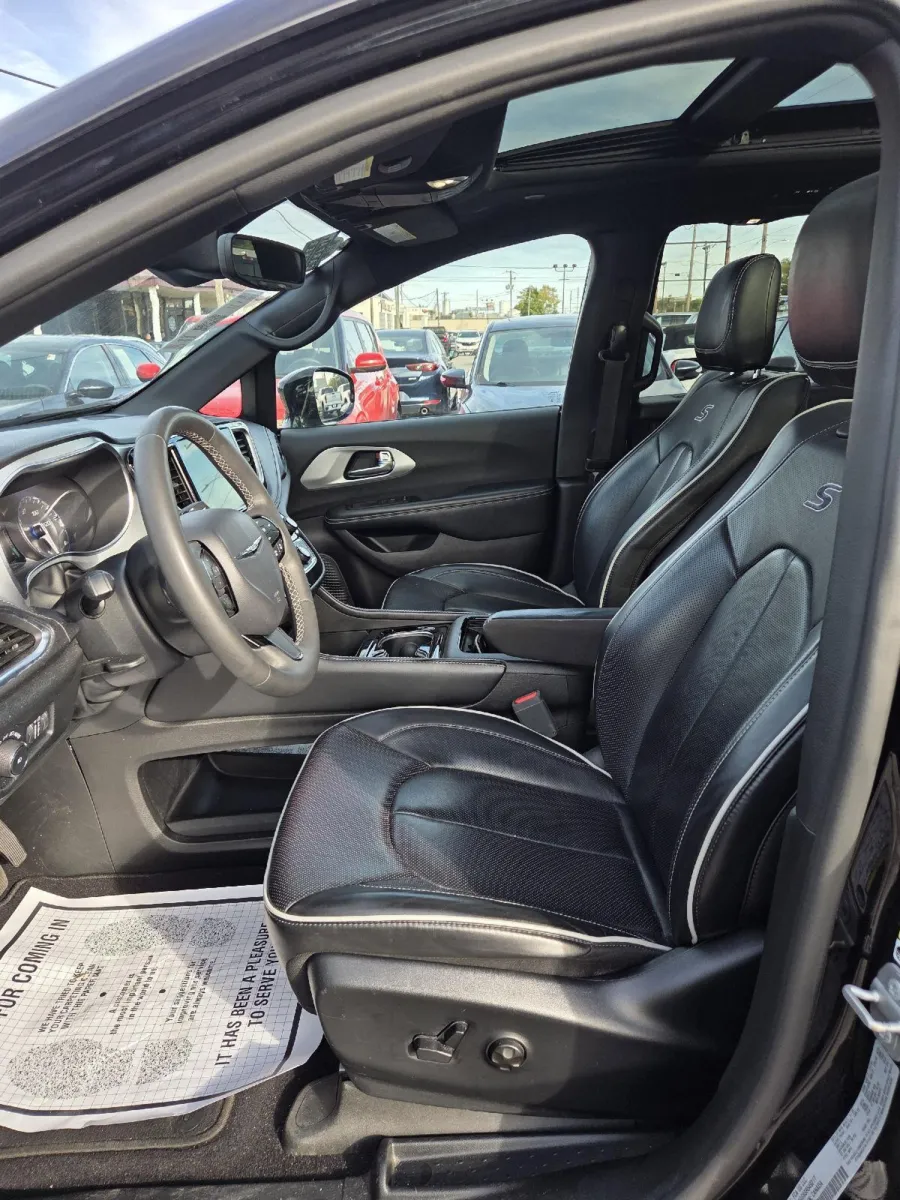 2025 Chrysler Pacifica Limited photo 14