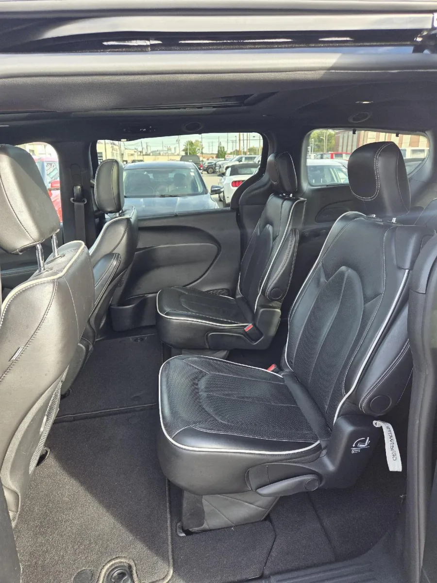2025 Chrysler Pacifica Limited photo 15