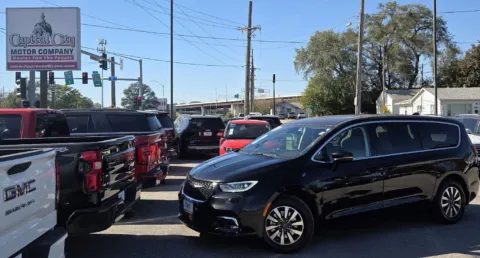 Black 2024 Chrysler Pacifica Hybrid Select for sale in Des Moines, IA