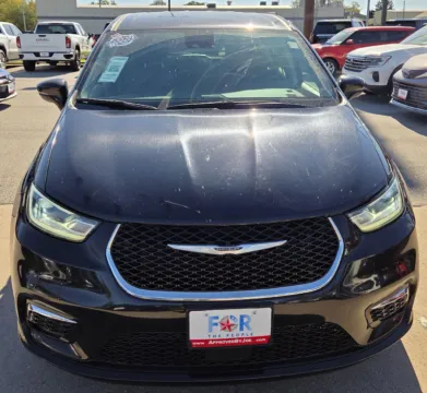 Another view of 2024 Chrysler Pacifica Hybrid Select for sale in Des Moines, IA at Capital City Motor Company