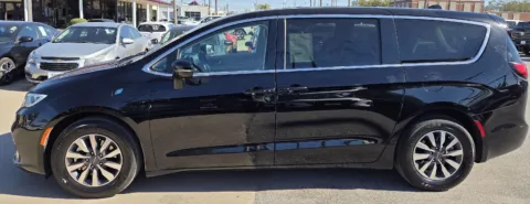 More photos of 2024 Chrysler Pacifica Hybrid Select at Capital City Motor Company, IA