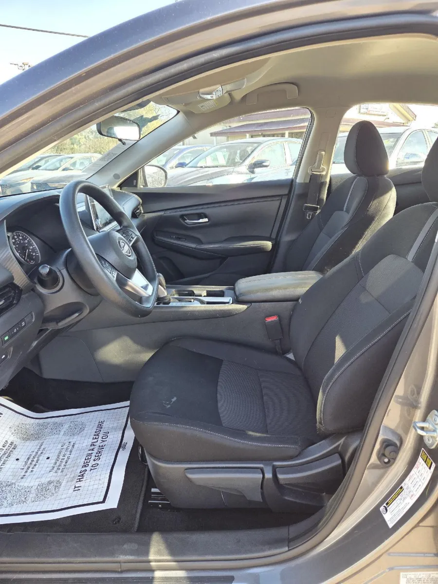 2025 Nissan Sentra SV photo 13