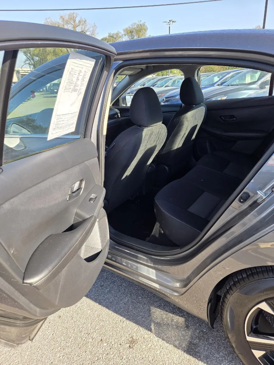 2025 Nissan Sentra SV photo 14