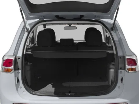 More photos of 2014 Mitsubishi Outlander SE at Capital City Motor Company, IA