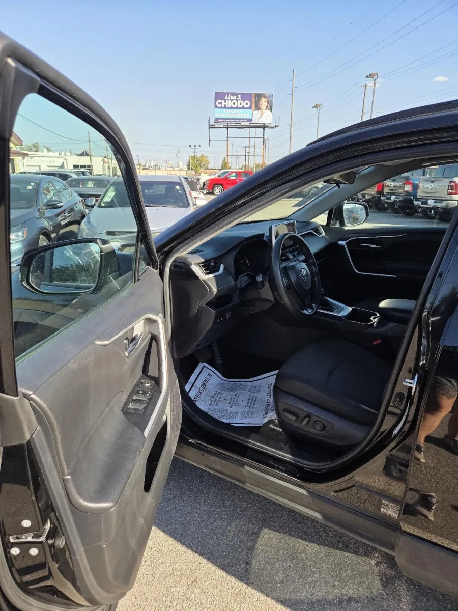 2024 Toyota RAV4 XLE photo 13