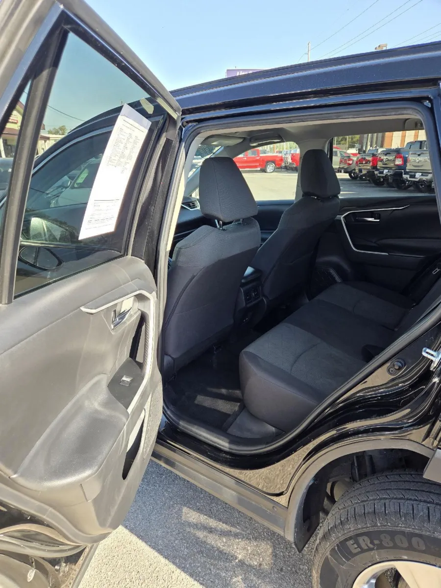 2024 Toyota RAV4 XLE photo 15