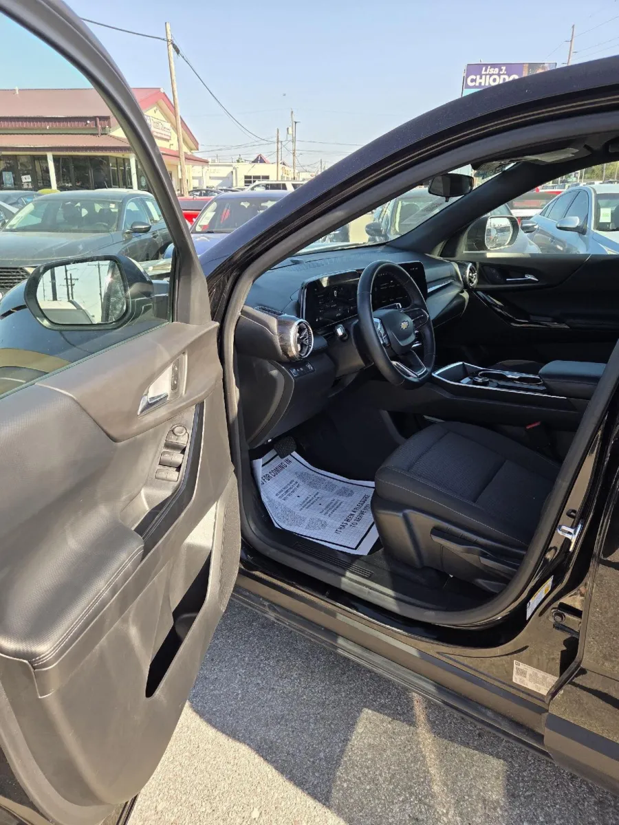 2026 Chevrolet Equinox FWD LT photo 11