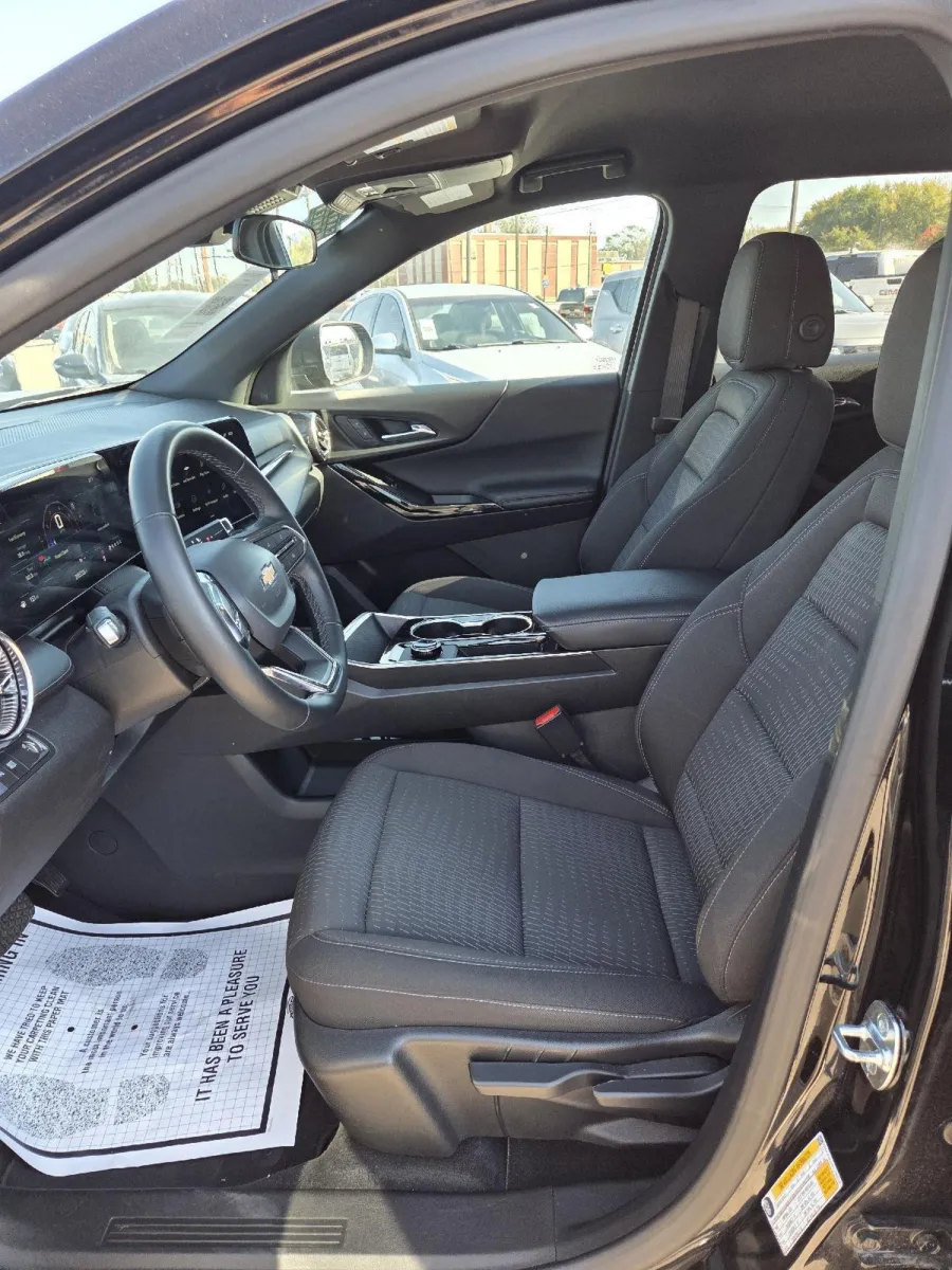 2026 Chevrolet Equinox FWD LT photo 12