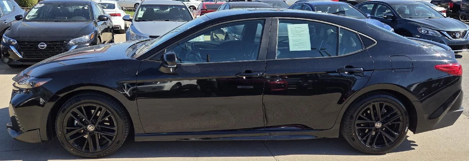 2025 Toyota Camry SE photo 5