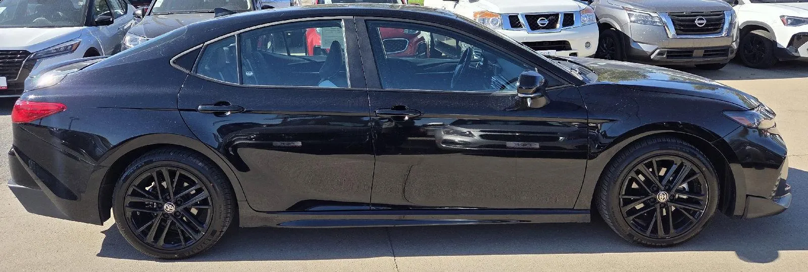 2025 Toyota Camry SE photo 6