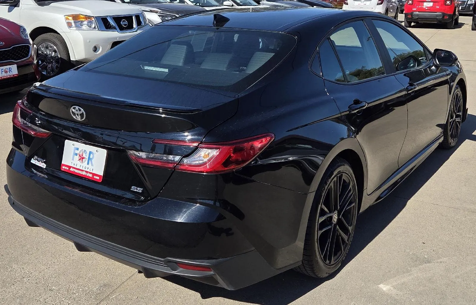 2025 Toyota Camry SE photo 7