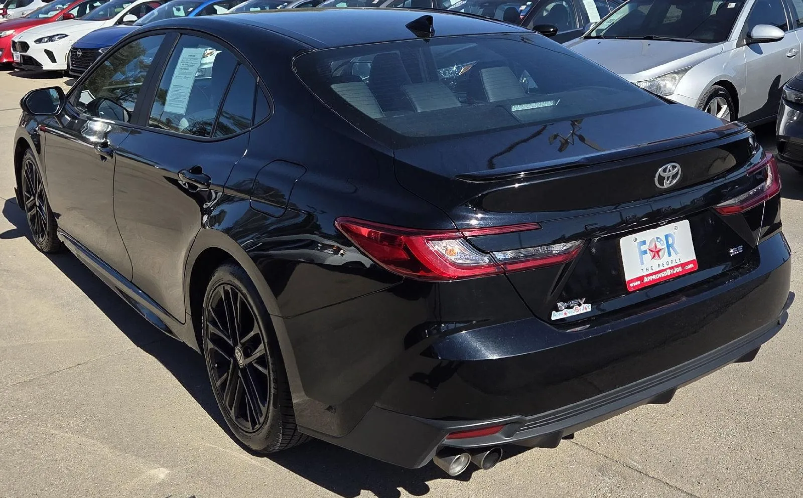 2025 Toyota Camry SE photo 8