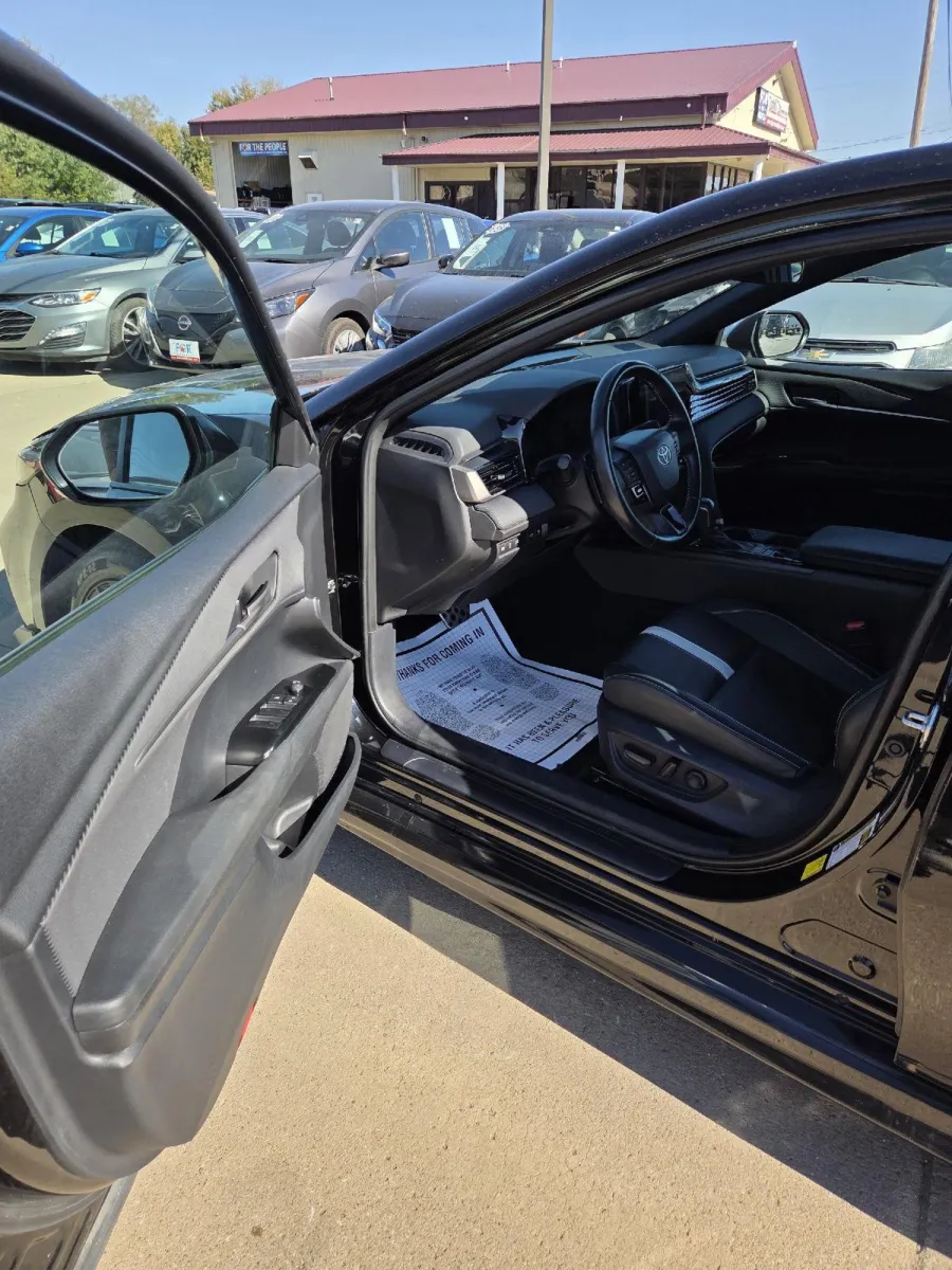 2025 Toyota Camry SE photo 13