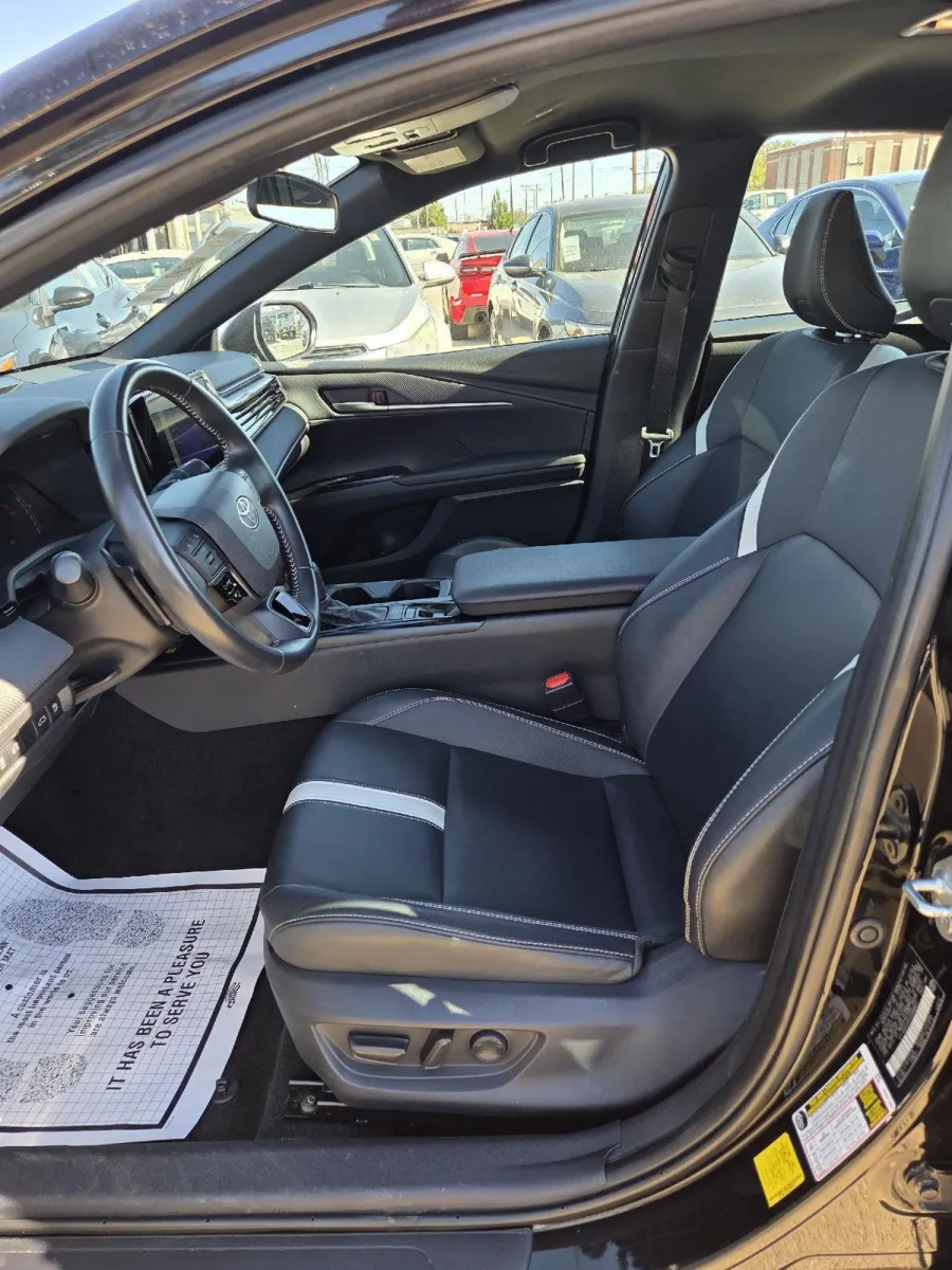 2025 Toyota Camry SE photo 14
